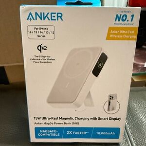 Anker White Magnetic Wireless Charger with Display